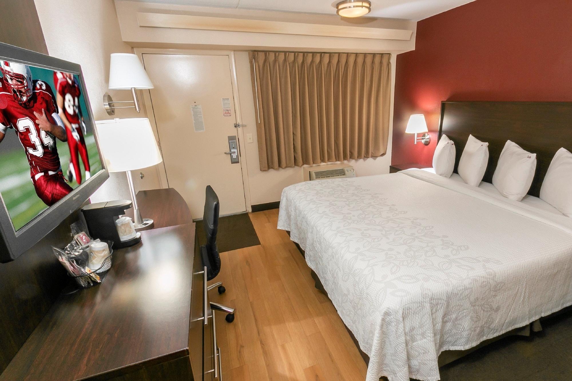 Red Roof Inn Plus+ St. Louis - Forest Park / Hampton Ave. Eksteriør billede