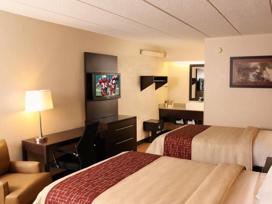Red Roof Inn Plus+ St. Louis - Forest Park / Hampton Ave. Eksteriør billede